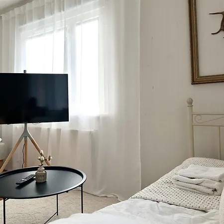 Palkinen I - Idyllic In Peaceful Area, Wifi & Free Parking * Rovaniemi