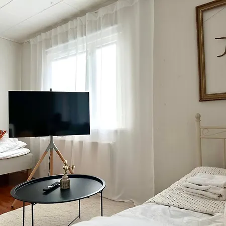 Palkinen I - Idyllic In Peaceful Area, Wifi & Free Parking Rovaniemi